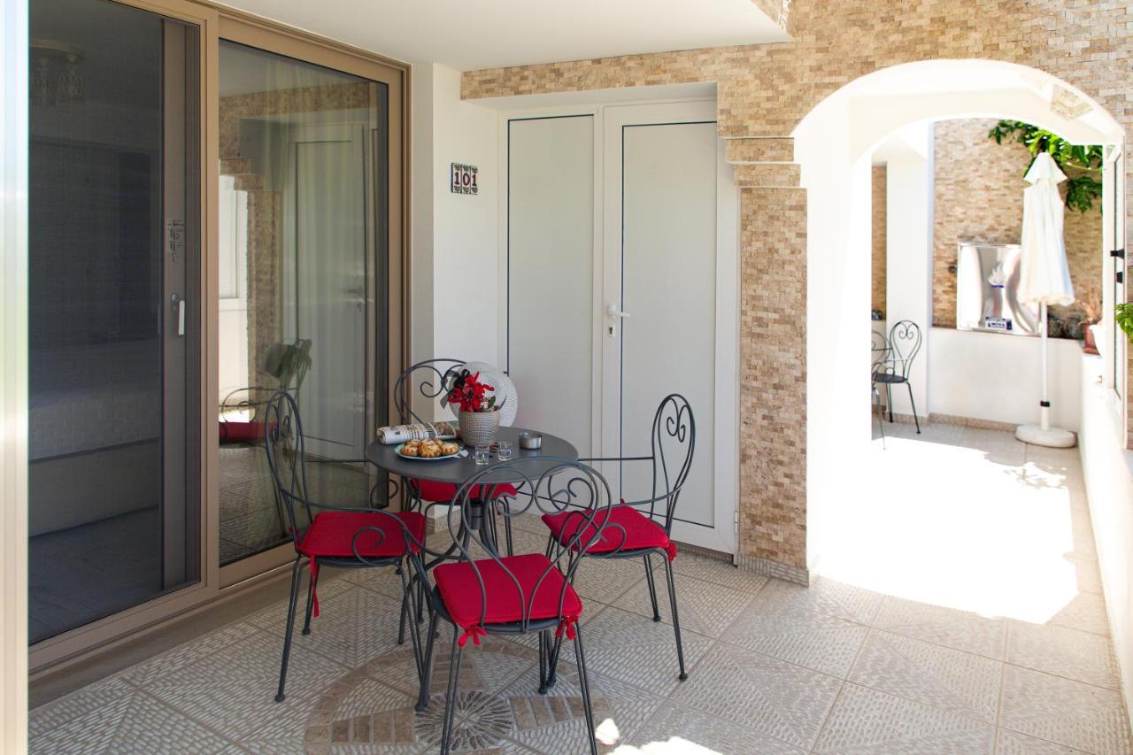 Elimia Suites & Studios Makrýgialos Eksteriør billede