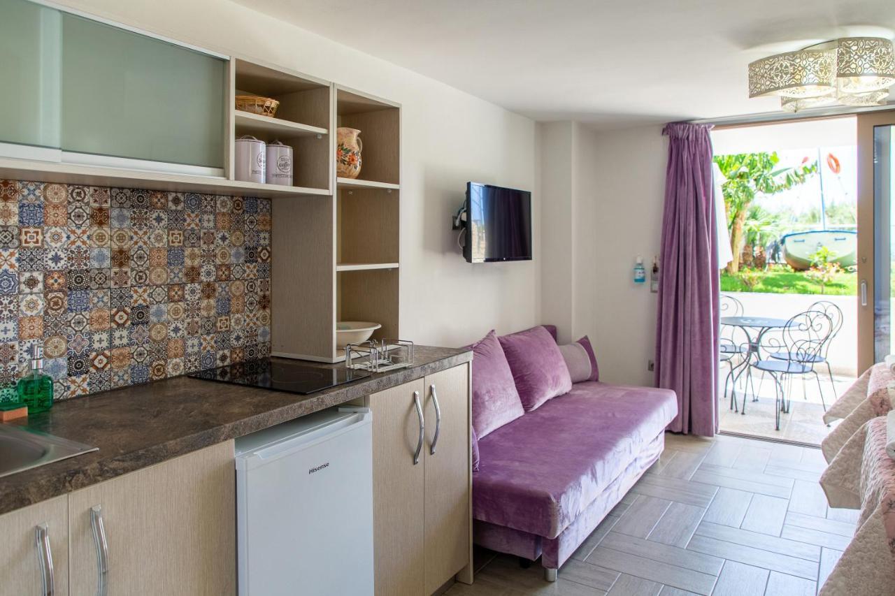 Elimia Suites & Studios Makrýgialos Eksteriør billede